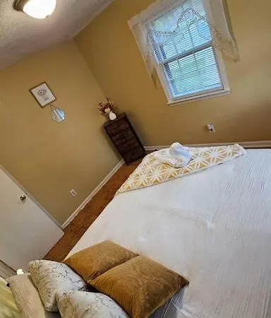 Cozy 2Br Sleeps 6 Near Ecu Stadium And Hospital Greenville Exterior photo