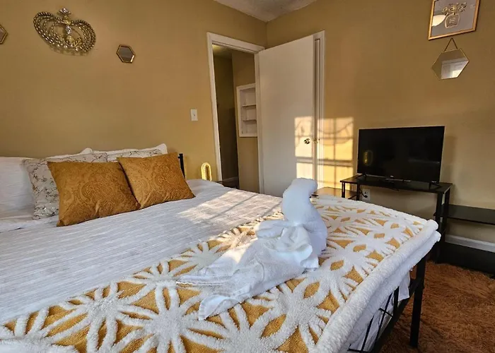 Cozy 2Br Sleeps 6 Near Ecu Stadium And Hospital