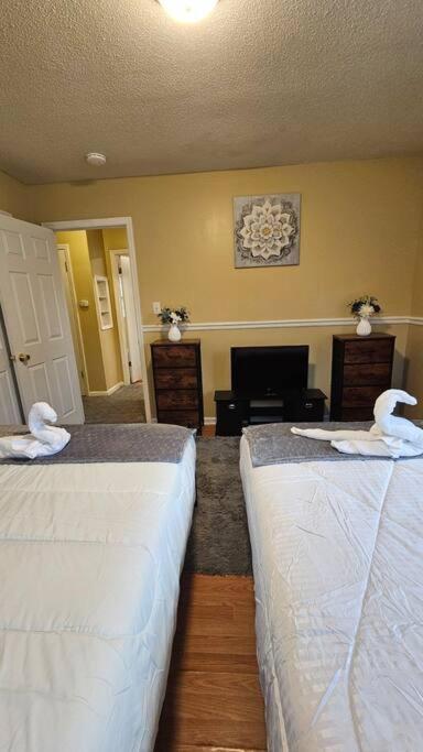 Appartement Cozy 2br Sleeps 6 Near Ecu Stadium And Hospital *