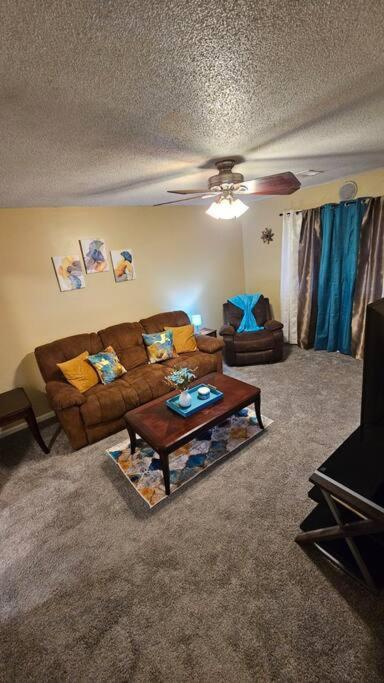 Appartement Cozy 2br Sleeps 6 Near Ecu Stadium And Hospital